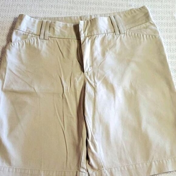 LEE Belted Pocketed‎ Flat Front Zippered Sz 16 Beige Shorts - Picture 1 of 8